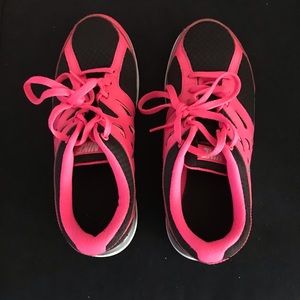 Nike duel fusion lite girls neon pink and black